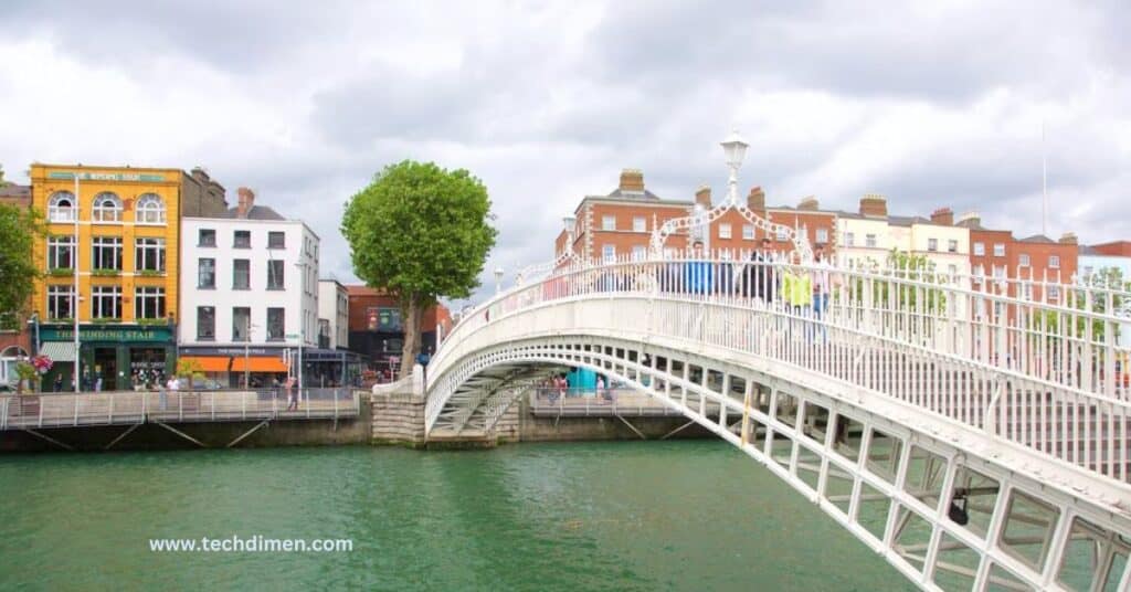 Ha Penny Bridge in Dublin, Ireland 40 meters